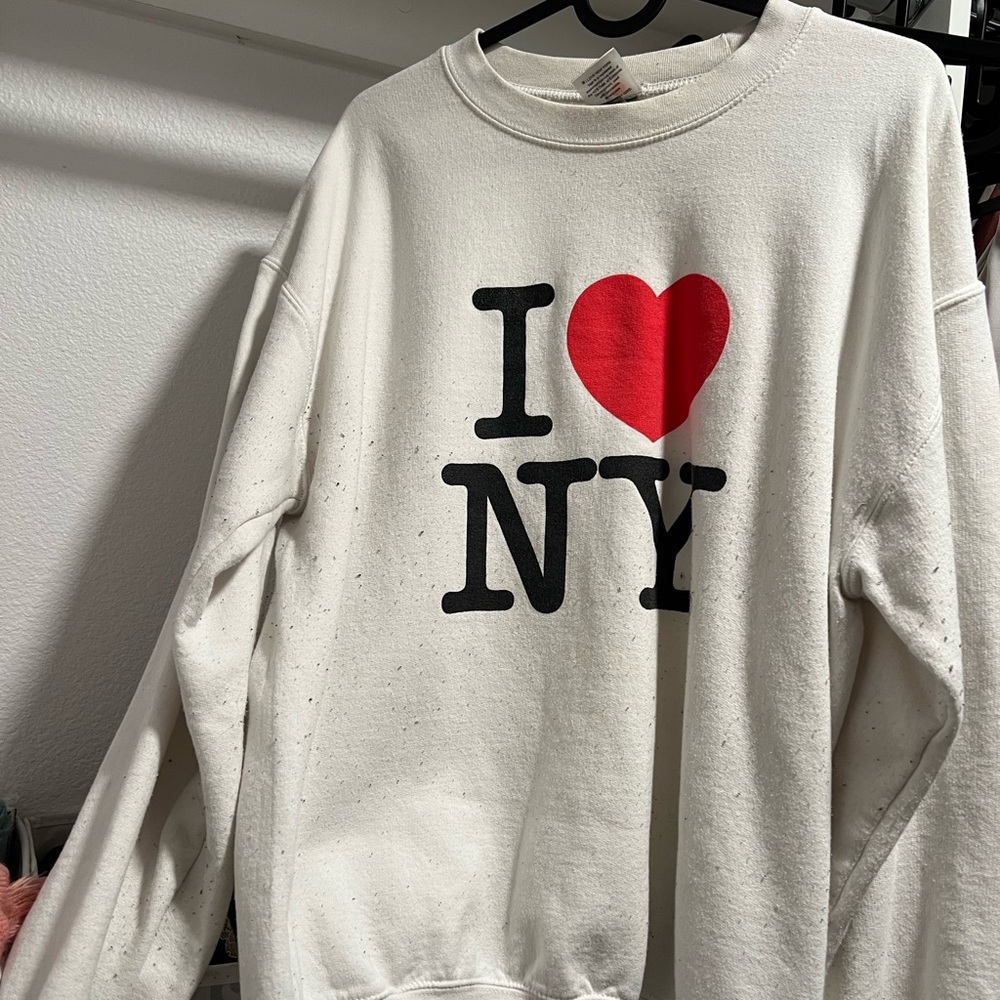 Classic NYC sweatshirt from NYC itself. Size Medium